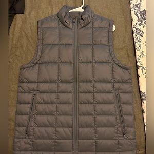 Men’s Under Armor Gray Puffy Vest